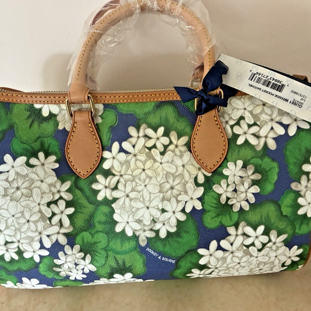 NWT Dooney & Bourke White Hydrangea Satchel Bag -Blue Green Card Case & Keychain - Picture 2 of 15
